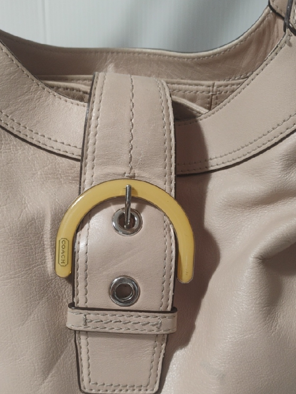 Coach Soho Lynn leather hobo shoulder bag In Shell Pink - Pre-loved Signs Of Use - Picture 2 of 14